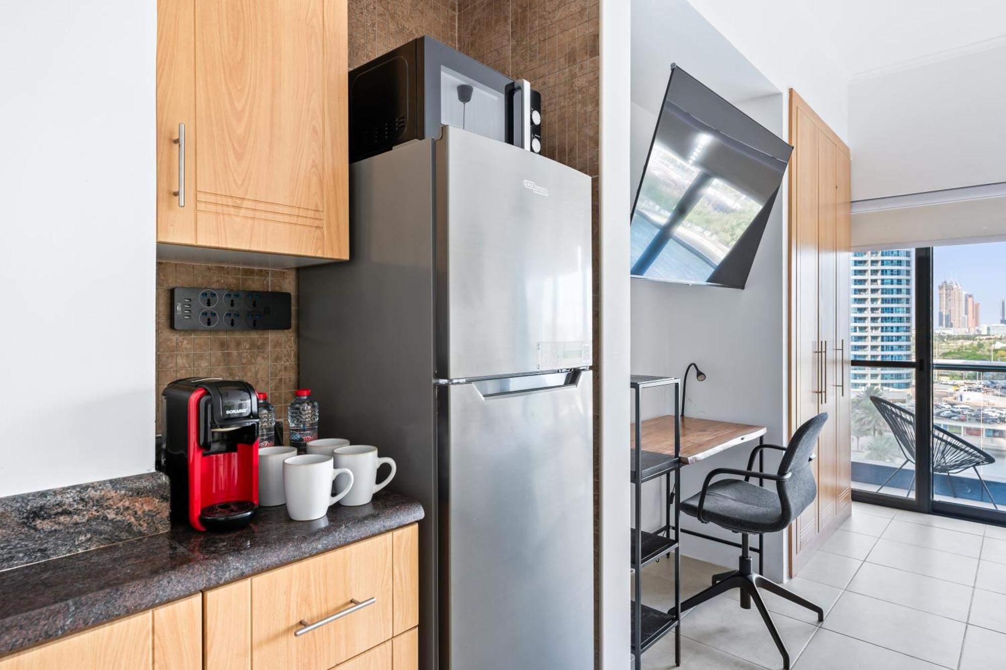 Upscale Studio Full Lake View In Goldcrest View Tower Dubai Buitenkant foto