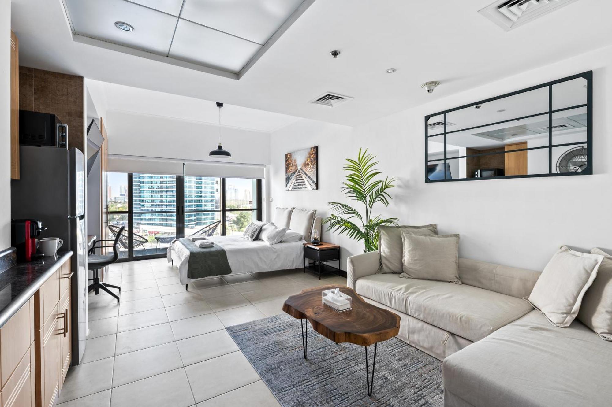 Upscale Studio Full Lake View In Goldcrest View Tower Dubai Buitenkant foto