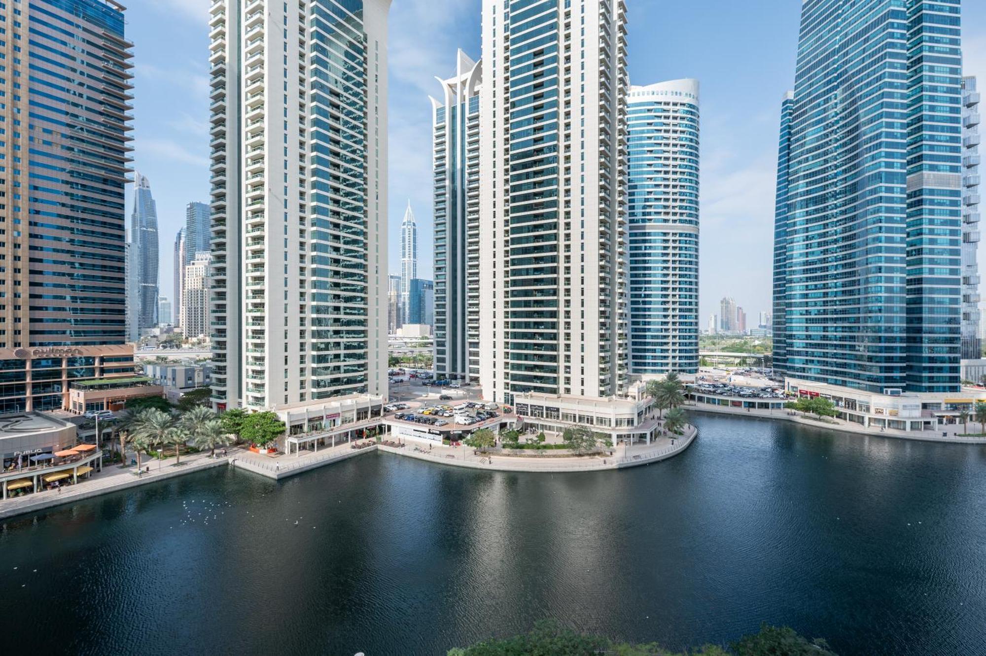 Upscale Studio Full Lake View In Goldcrest View Tower Dubai Buitenkant foto