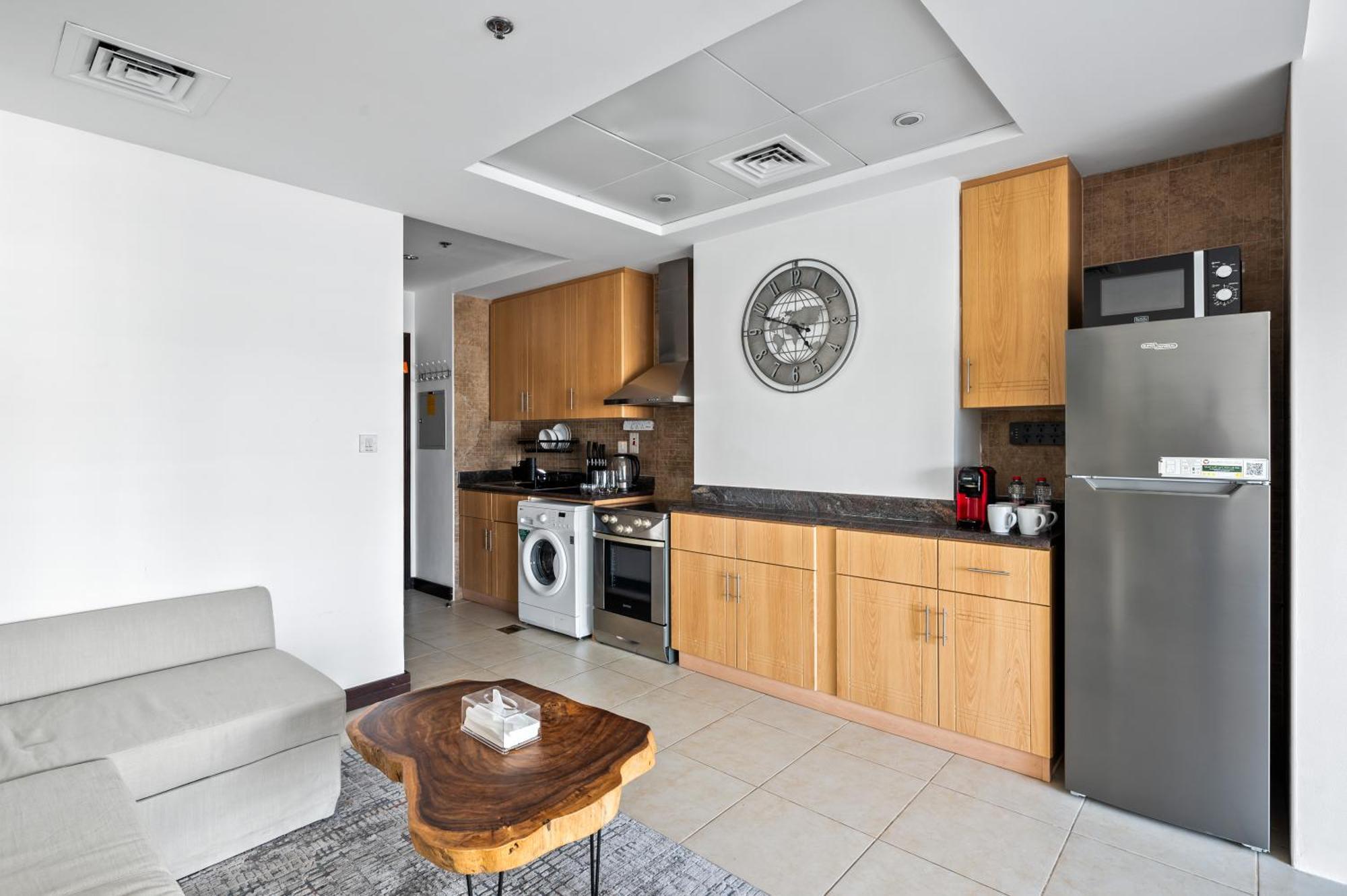 Upscale Studio Full Lake View In Goldcrest View Tower Dubai Buitenkant foto